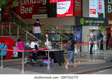 SINGAPORE, SINGAPORE - Dec 13, 2021: Outdoors Shopping Mall Checkpoint For Temperature And Trace Together  Covid-19 Containment Activities Singapore  Horizontal Shot