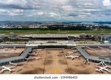 412 Singapore changi airport parking Images, Stock Photos & Vectors ...