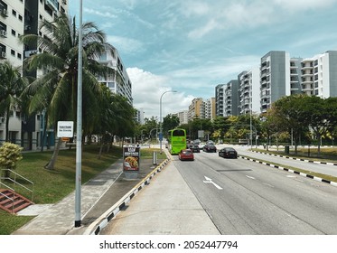 Singapore - Feb 10, 2020. Street Of Singapore Downtown. Singapore Is A Sunny, Tropical Island In Southeast Asia, Off The Southern Tip Of The Malay Peninsula.