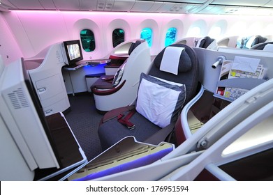 64 Qatar airways boeing 787 dreamliner cabin Images, Stock Photos ...