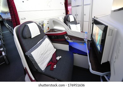 64 Qatar airways boeing 787 dreamliner cabin Images, Stock Photos ...