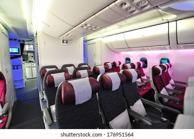 64 Qatar airways boeing 787 dreamliner cabin Images, Stock Photos ...