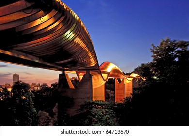 Singapore Henderson Wave Bridge Shine At Dusk