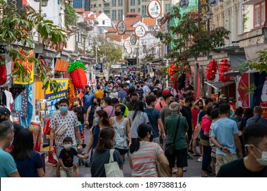 Singapore, Jan 17, 2021: Crowd Of People, Wearing Face Mask, Shopping At Chinatown  For CNY. The Year Of The Ox.