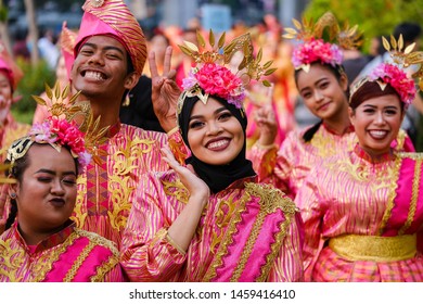 579 Singapore National Dress Images, Stock Photos & Vectors 