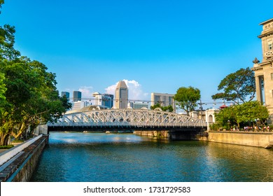 Singapore - July 27, 2019:Anderson Bridge. It Is Located Near The River's Mouth In The Downtown Core Planning Area Of Singapore's Central Area.