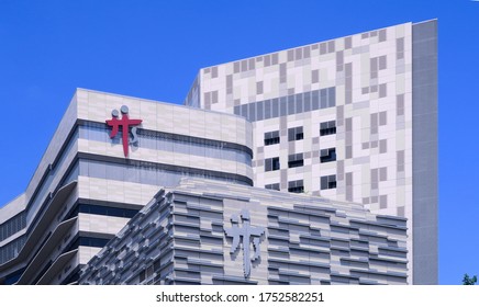 Singapore Jun2020 Covid-19. Singapore Tan Tock Seng Hospital Building Exterior On A Sunny Day With Clear Blur Sky; Building Sign Signage