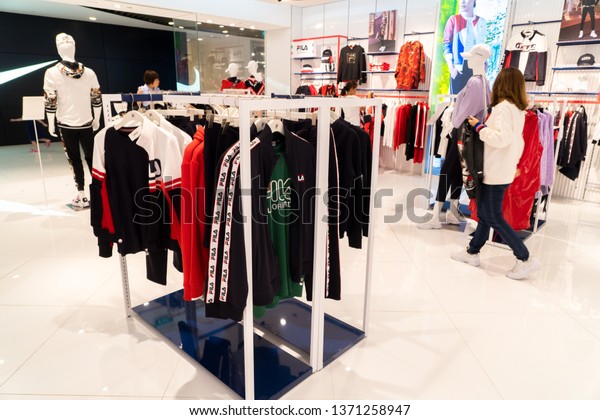 Såkaldte Diverse Efterligning Singapore March 13 2019 Fila Store Stock Photo (Edit Now) 1371258947
