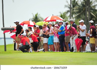 SINGAPORE - MARCH 2: Spectators Applausing During HSBC Women's Champions At Sentosa Golf Club Serapong Course March 2, 2014 In Singapore