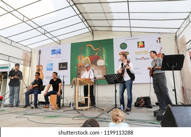 SINGAPORE, MARCH 20, 2016: Small Live Band Performance At St Patrick Day