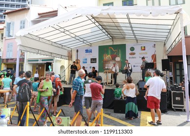 SINGAPORE, MARCH 20, 2016: Small Live Band Performance At St Patrick Day