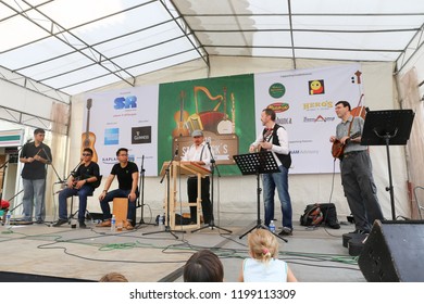 SINGAPORE, MARCH 20, 2016: Small Live Band Performance At St Patrick Day