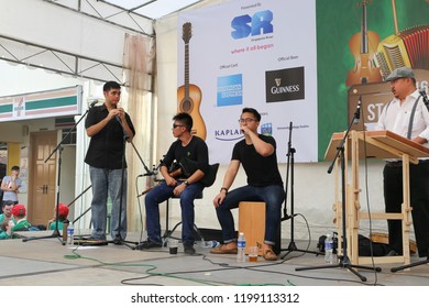 SINGAPORE, MARCH 20, 2016: Small Live Band Performance At St Patrick Day