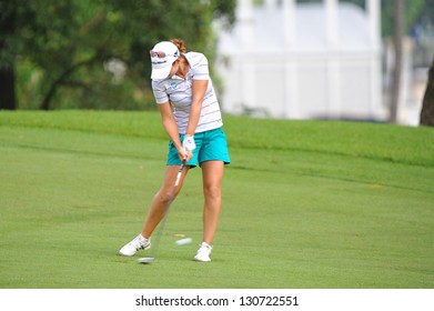 SINGAPORE - MARCH 3: Beatriz Recari Putting At The Green During HSBC Women's Champions At Sentosa Golf Club Serapong Course March 3, 2013 In Singapore