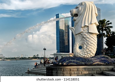 SINGAPORE - MAY 11: View Of Merlion Statue On May 11, 2012 In Singapore. A Mythical Creature With The Head Of A Lion And The Body Of A Fish, Used As A Mascot And National Personification Of Singapore.