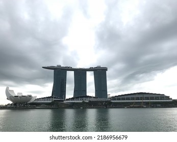 Singapore - MAY 13 2018：Marina Bay Sands At Daytime