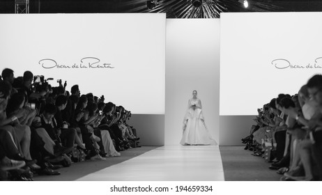 Singapore - May 18: Model Showcasing Wedding Gown From Oscar De La Renta At Audi Fashion Festival 2014 On May 18, 2014 In Singapore