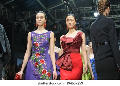 Singapore - May 18: Models Showcasing Fall Collection From Oscar De La Renta At Audi Fashion Festival 2014 On May 18, 2014 In Singapore