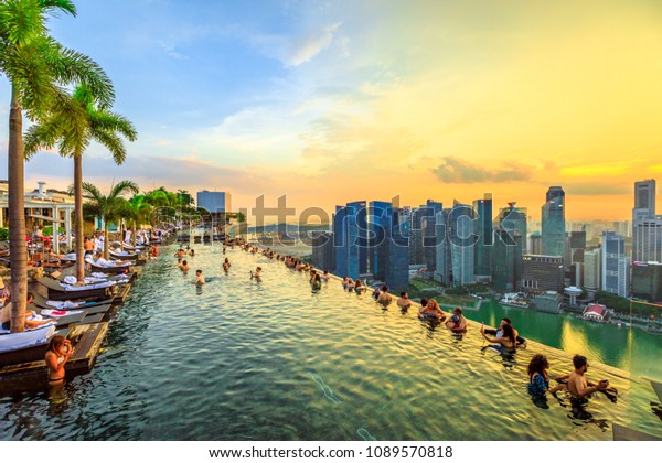Singapore May 3 18 Infinity Pool の写真素材 今すぐ編集
