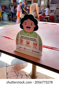 Singapore May2021 Tray Return Sign, Chong Pang Hawker Centre. Diners Are Expected To Keep Tables Clean And Return Their Dirty Trays. Fines Would Be Imposed On Errant Diners After Sep 01.