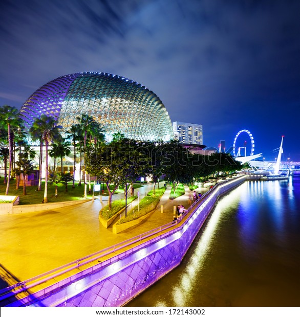 Singapore\
night