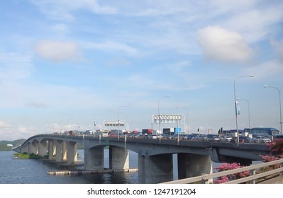 SINGAPORE - NOVEMBER 19, 2018: Traffic Jam At Johor Bahru Singapore Causeway.