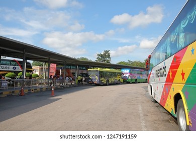 SINGAPORE - NOVEMBER 19, 2018: Unidentified People Travel By Bus At Johor Bahru Singapore Causeway.