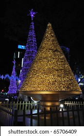 SINGAPORE - NOVEMBER 22: Ferrero Rocher Christmas Tree & Christmas Decoration At Singapore Orchard Road On November 22, 2010 In Singapore