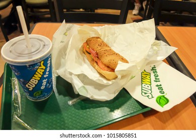 Singapore - October 10, 2013: The Food Meal Set By SUBWAY Eat Fresh Is Ready To Eat At Changi Airport While Transit Flight In Singapore.  