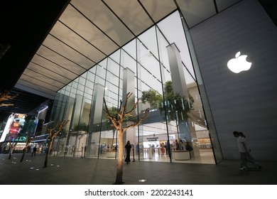 Singapore Orchard 21 June 2022. Street View Of Apple Store At Orchard Road 