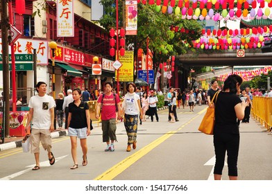 SINGAPORE - SEPTEMBER 07: Chinese People Enjoy The Festivity Of Mid Autumn Carnival On September 07, 2013 In Singapore