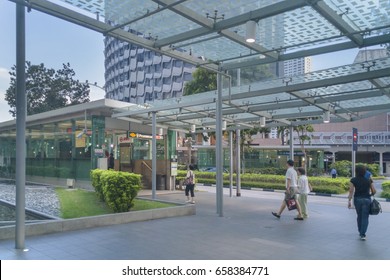 SINGAPORE-DES, 24, 2016,view Of Promenade Mrt Singapore,in Circle Line With Yellow Color,the Located Between Esplanade And Bayfront Mrt Station.