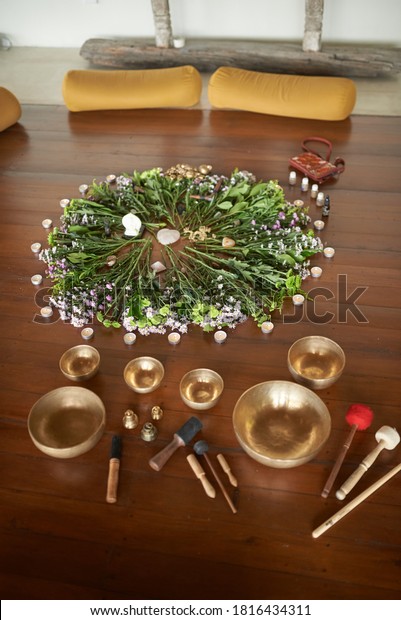 Singing bowls (also known as Sound Bowls,\
Tibetan Singing Bowls, Rin gongs, Himalayan Bowls and Suzu Gongs)\
which are used worldwide for meditation, music, relaxation, and\
personal well-being.\
