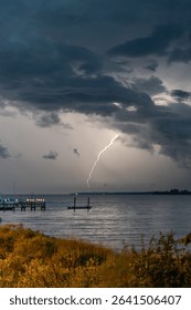 SIngle bot of lightning to the gorund