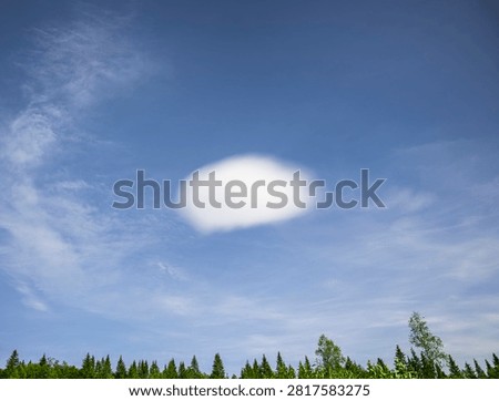 Single lenticularis cloud in front of blue sky