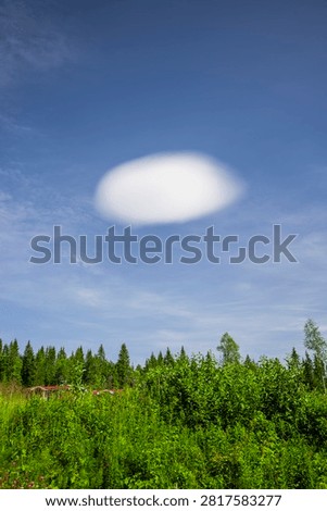 Single lenticularis cloud in front of blue sky