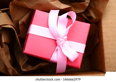 Single Pink Gift Box On Top Opening Carton Box Top Down