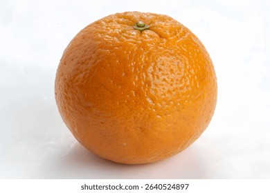 Una sola naranja madura