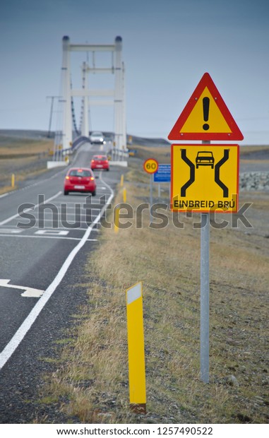 Single-lane bridge traffic sign near Joekulsarlon\
glacier lagoon, Southern\
Iceland