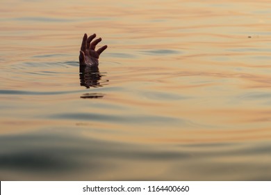 The Sinking Person, The Concept Of Help