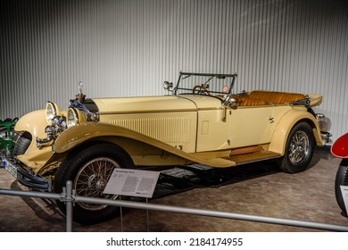 SINSHEIM, GERMANY - MAI 2022: Beige Mercedes Benz 710 SS Cabrio 1930 250s