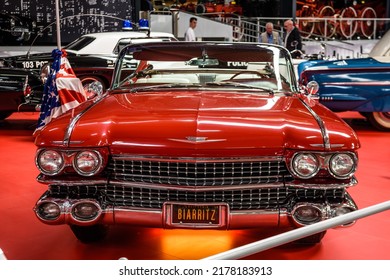 SINSHEIM, GERMANY - MAI 2022: Red Cabrio Cadillac Eldorado Biarritz 6th Generation 1963