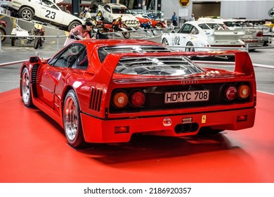 SINSHEIM, GERMANY - MAI 2022: Red Ferrari F40 1989 478ps Sports Car Rear View