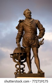 Sir Francis Drake Statue