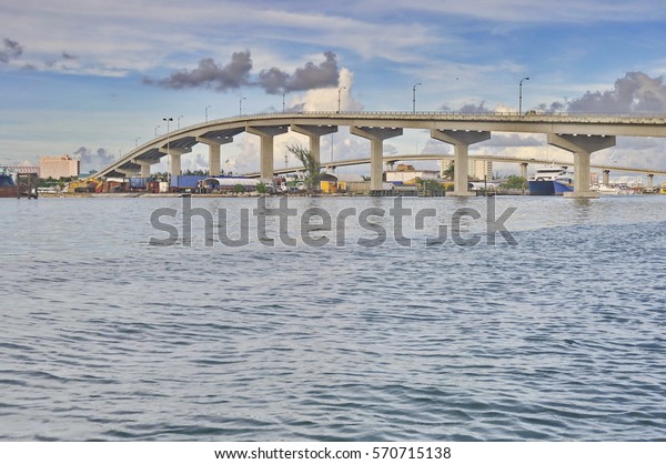 sir-sidney-poitier-bridge-nassau-600w-570715138.jpg