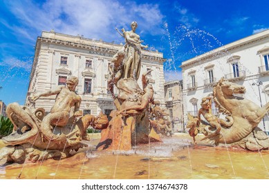 Siracusa, Sicily island, Italy: Diana Fountain in Archimedes Square, Ortigia, Syracuse, a historic city on the island of Sicily, Italy