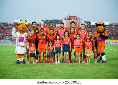 SISAKET THAILAND-MARCH 7: Players of  Sisaket FC pose for a team picture prior to Thai Premier League between Sisaket and Gulf Saraburi FC at Sri Nakhon Lamduan Stadium on March 7,2015,Thailand