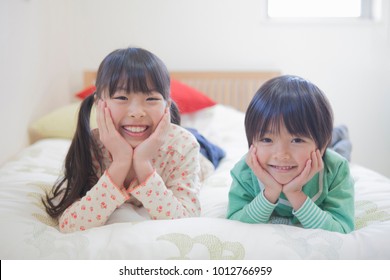 Japan Young Sisters