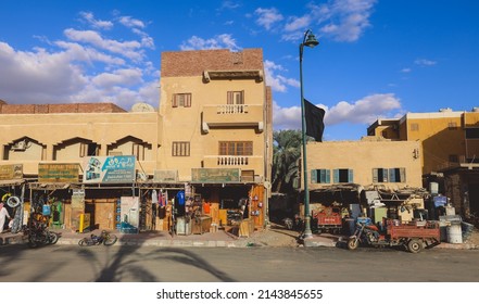 Siwa, Egypt - November 03, 2021: Cityscape View With Old Cars, Local People And Buildings In The Siwa Oasis Between The Qattara Depression And The Great Sand Sea In The Western Desert