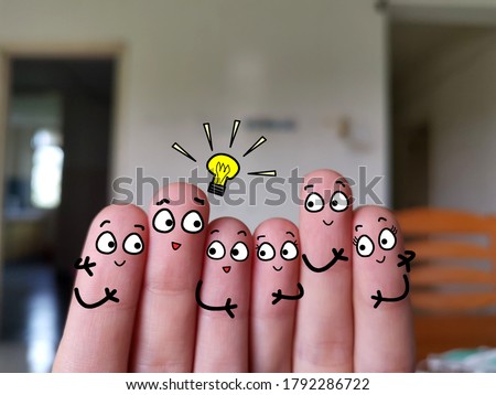 Six fingers are decorated as six person. One of them has a new idea.